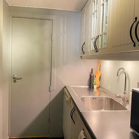 Cosy And Well-equipped With Free Parking Apartment *