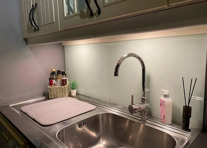 Cosy And Well-equipped With Free Parking *