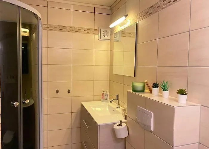 Cosy And Well-equipped With Free Parking Apartament