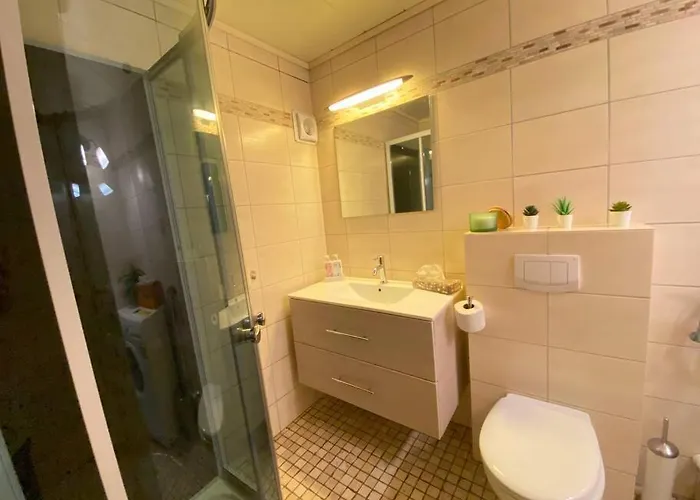 アパート Cosy And Well-equipped With Free Parking